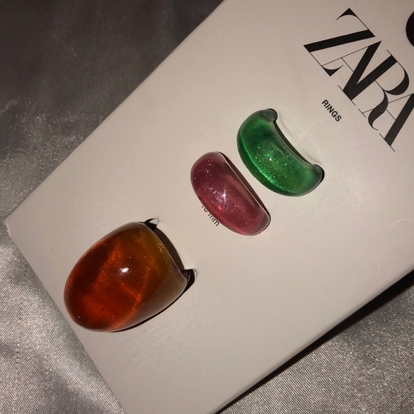 Zara 3PC Chunky Acrylic Ring Set Green, Purple & Amber 2 Size 5.5 1 Size 7 NWT - Picture 3 of 15
